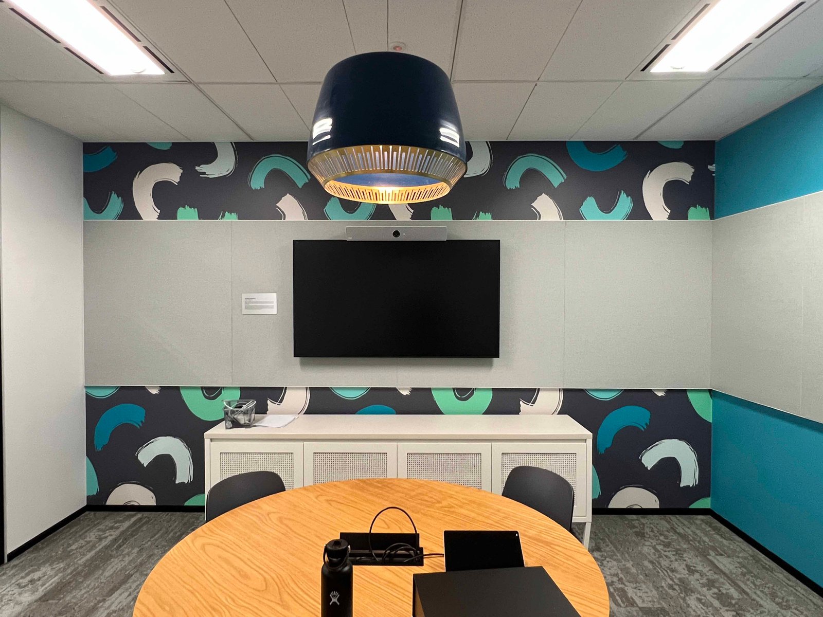 Expedia Abstract Modern